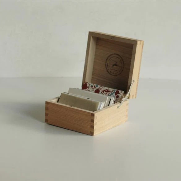 CLASSIKY Chestnut Wooden Card Case