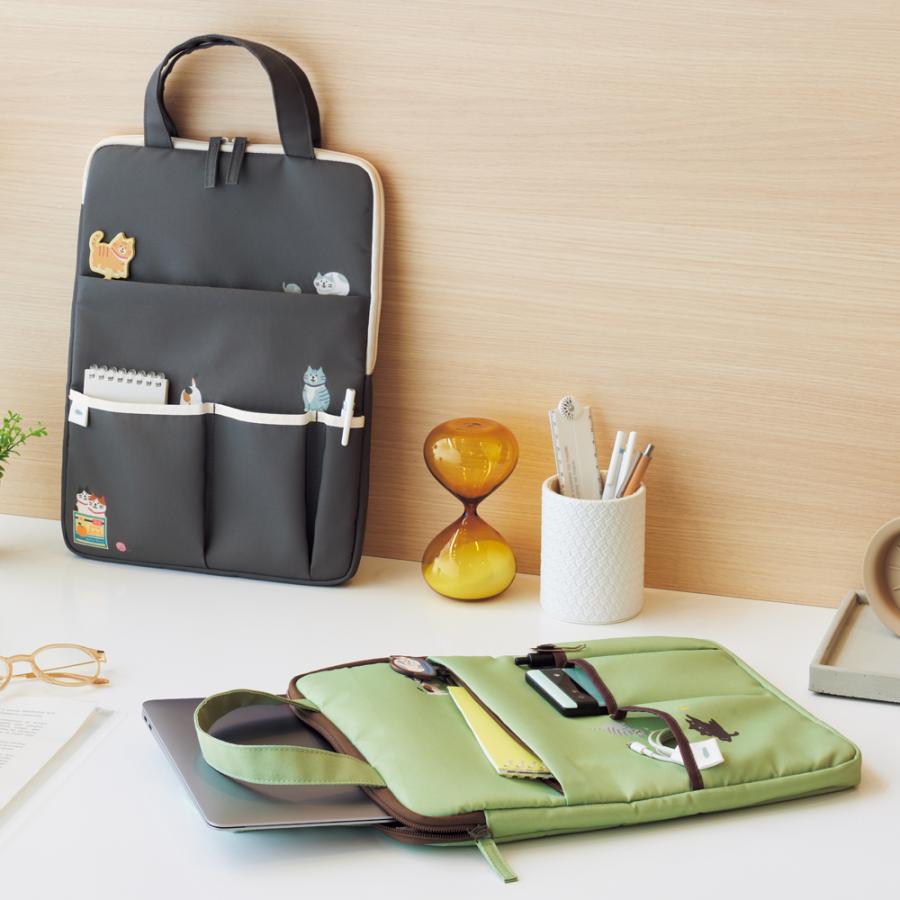 LIHIT LAB Cat's Daily Routine Carrying Sleeve Vertical 340x250x25mm Green