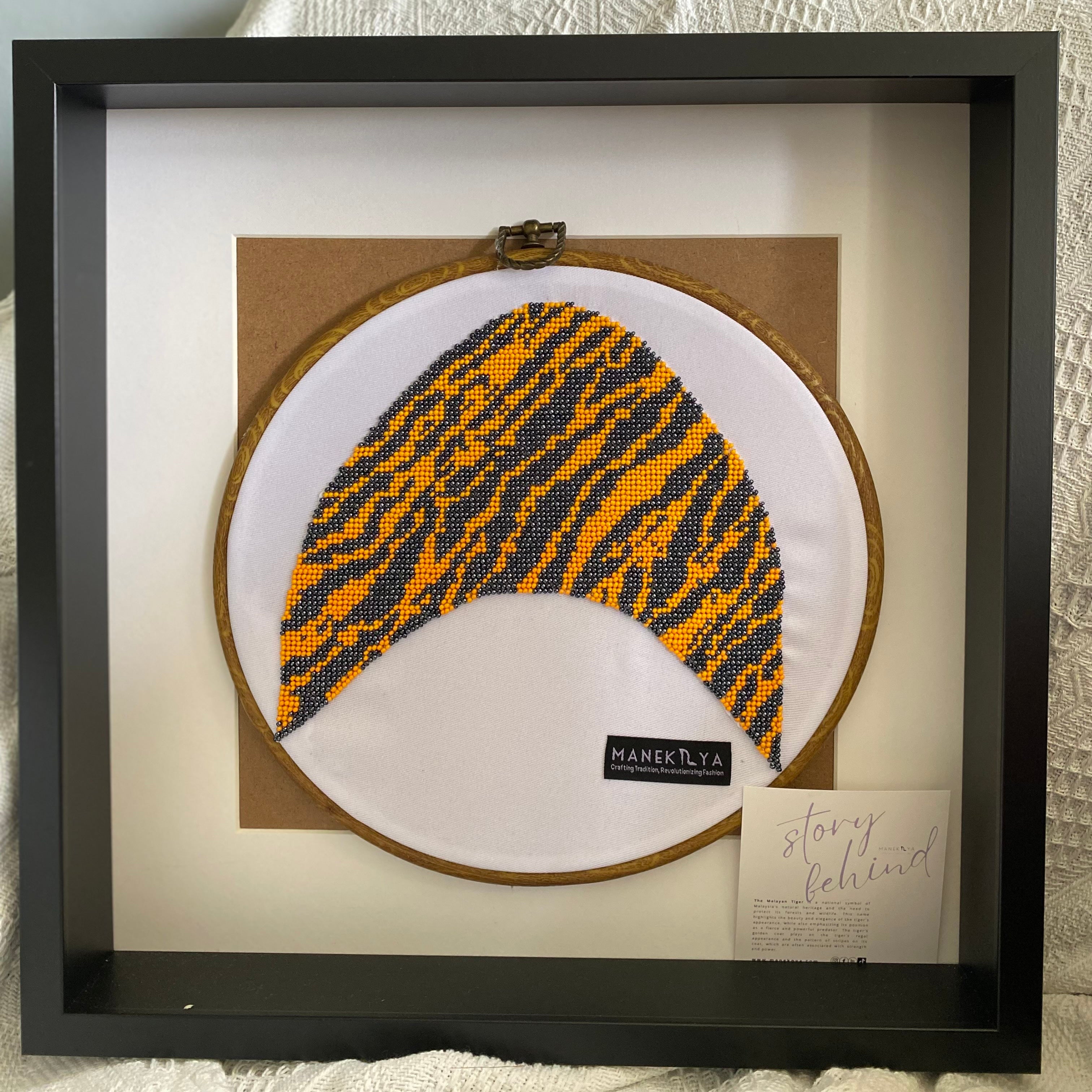 MANEKNYA Frame In Frame