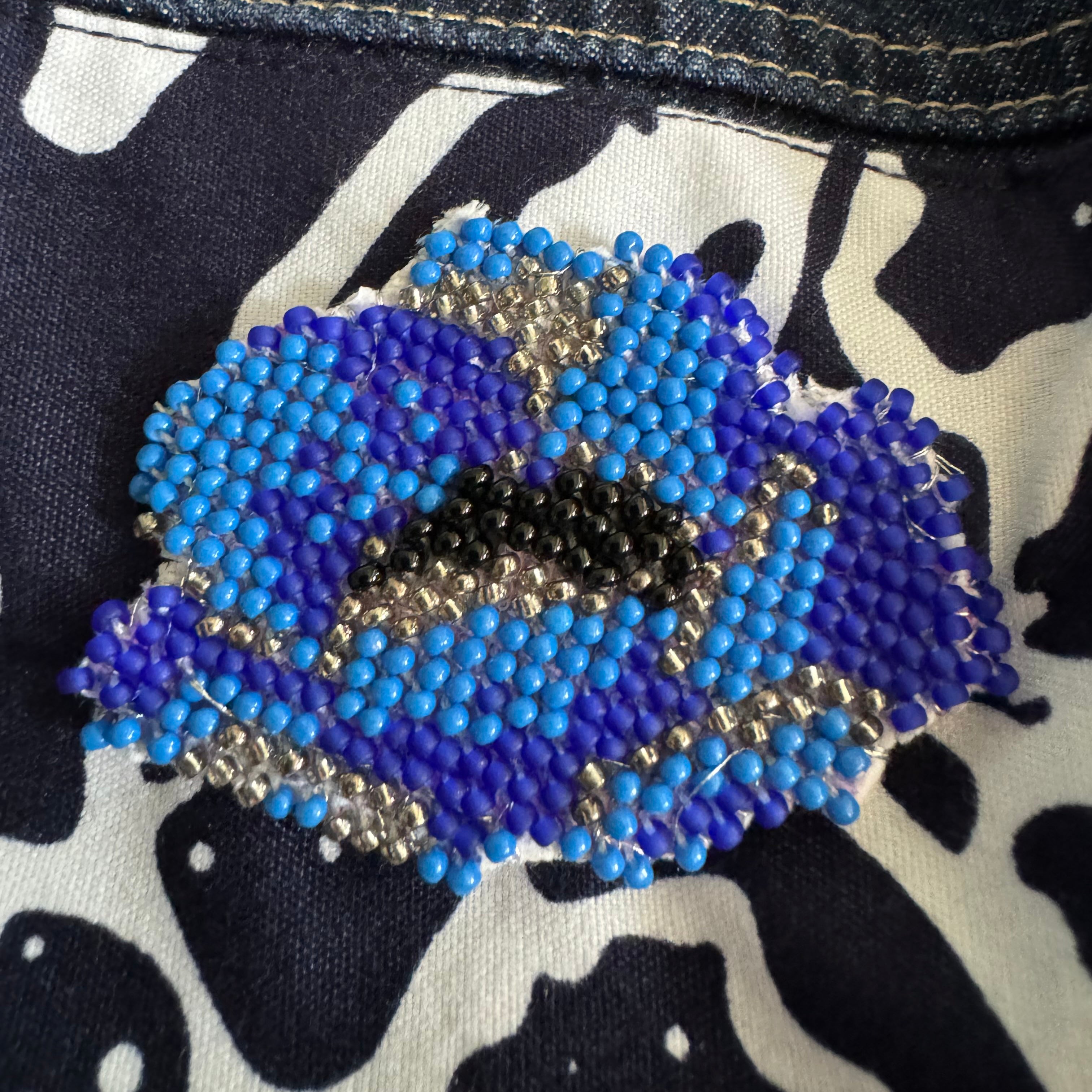 MANEKNYA Peranakan Full Beads Enamel Pin