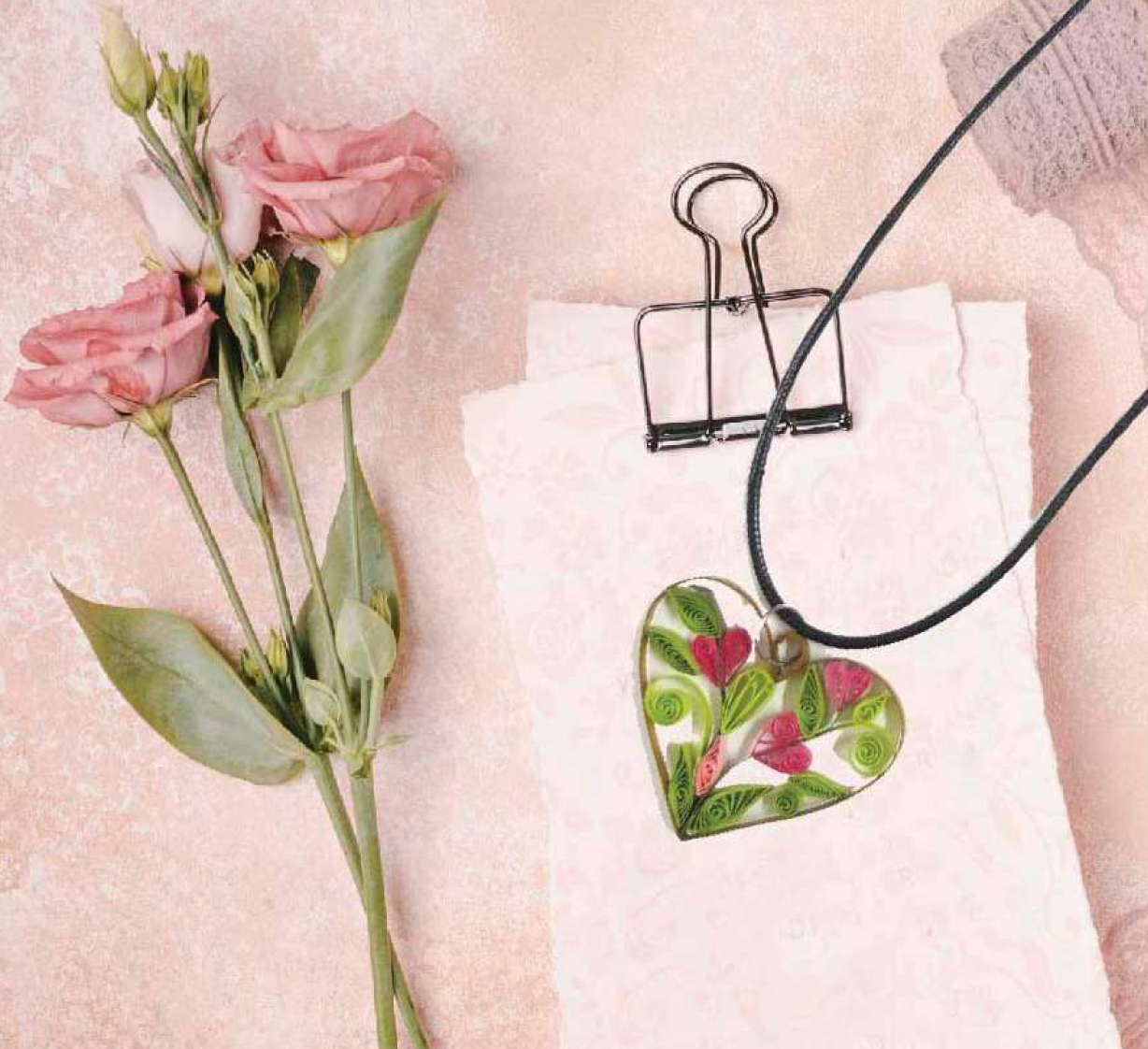 QUILLJOY Mother's Day Display Sweet Pastel Heart Pendant