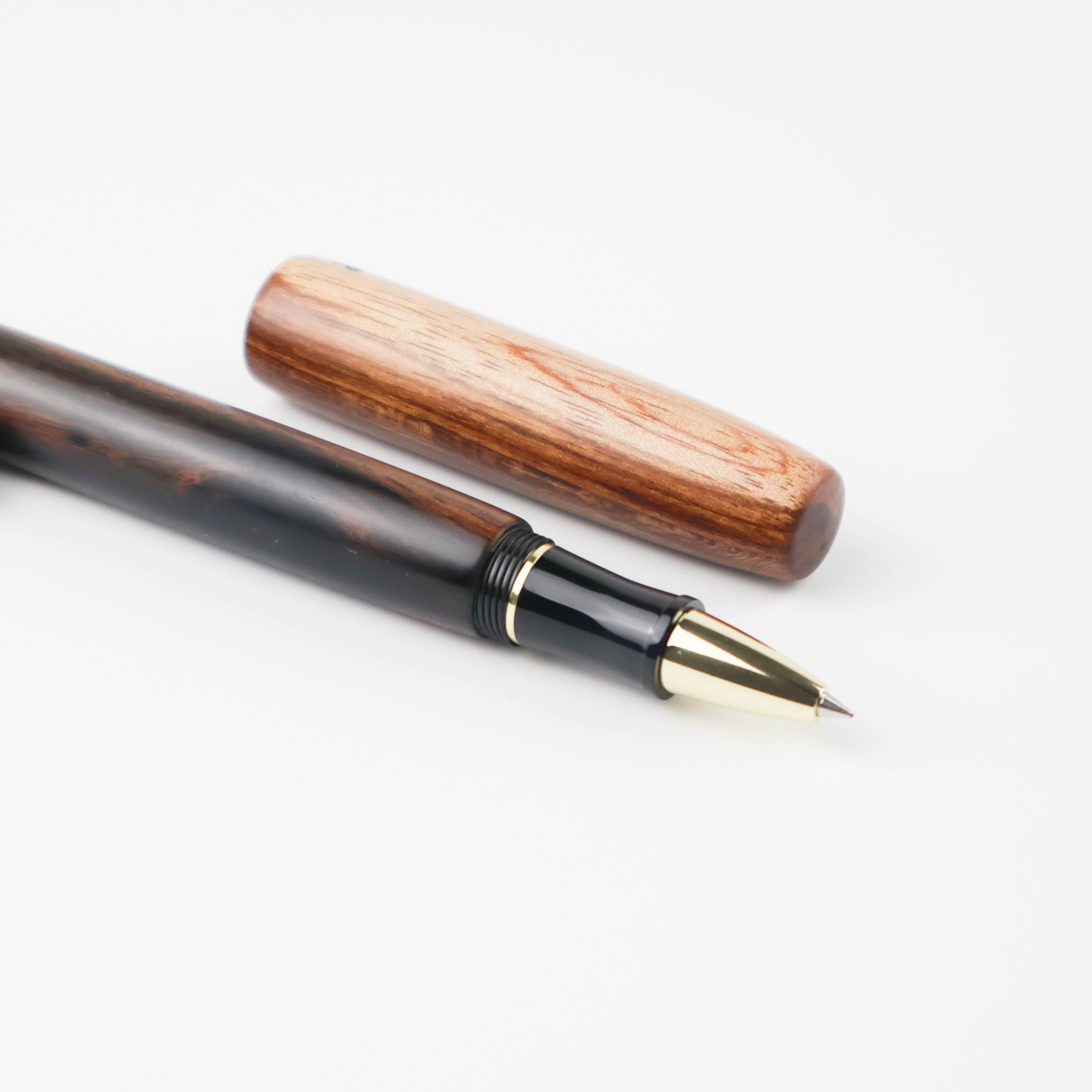 XZOTIC PENS Rollerball S063 IC & Stand