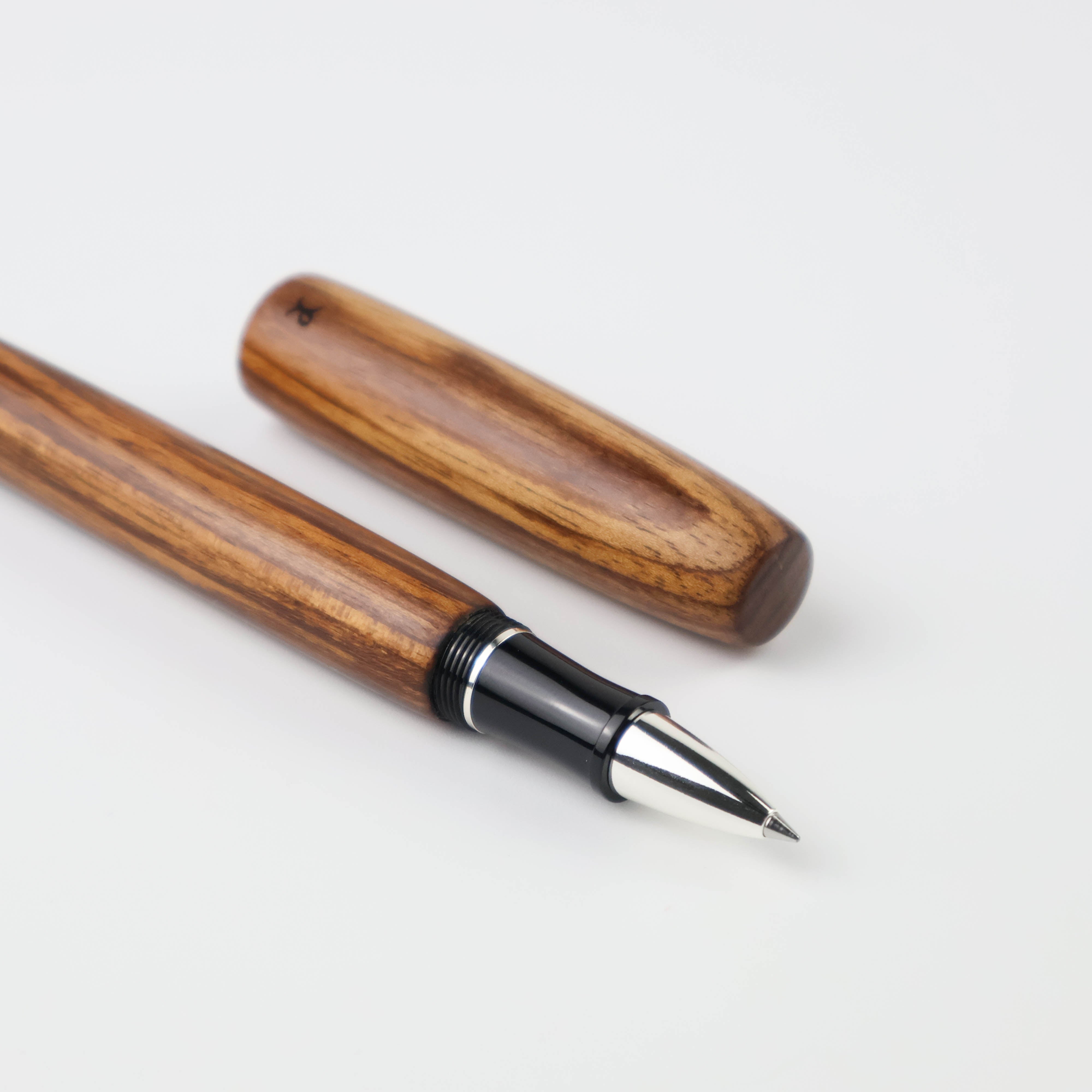 XZOTIC PENS Rollerball S066 IC & Stand