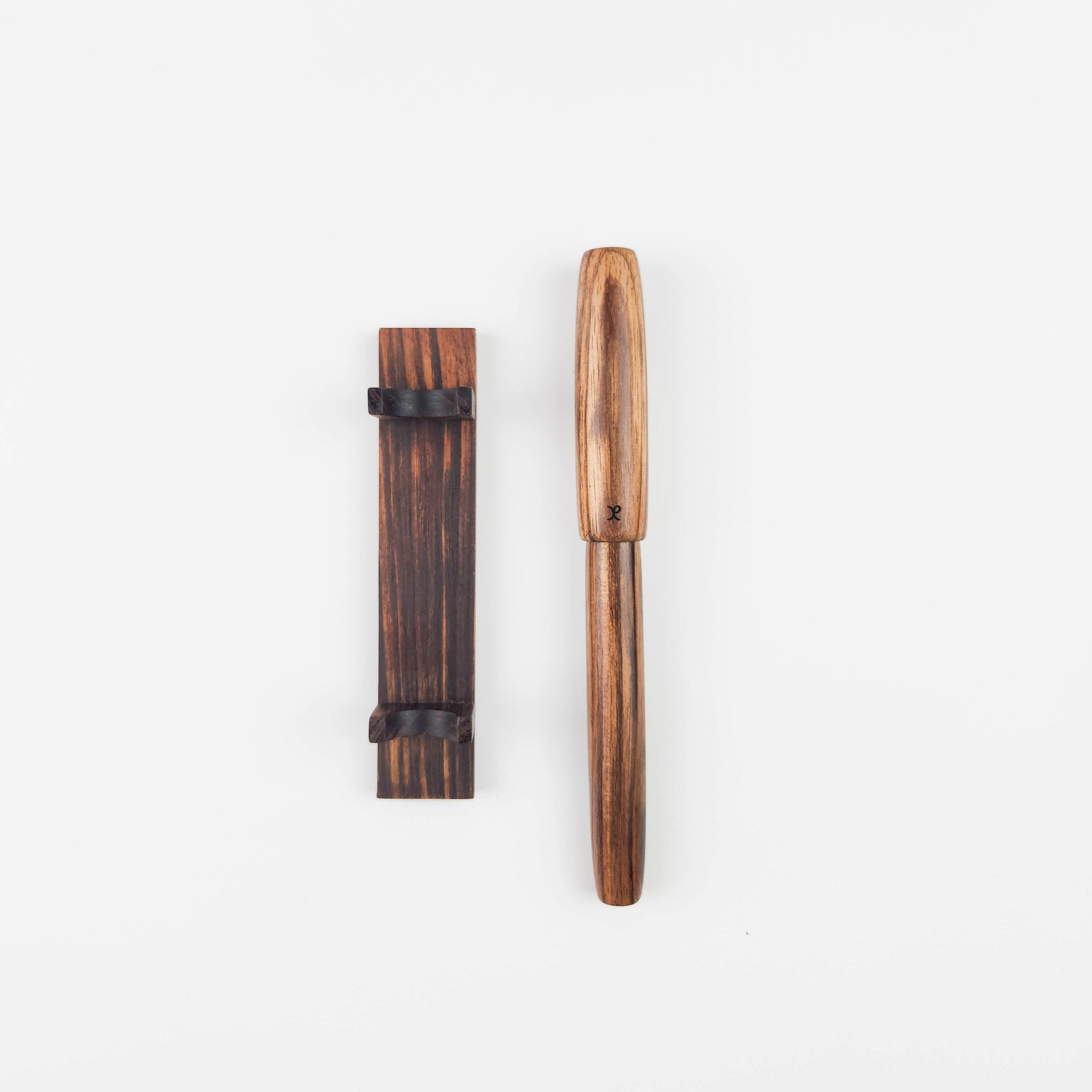 XZOTIC PENS Rollerball S066 IC & Stand