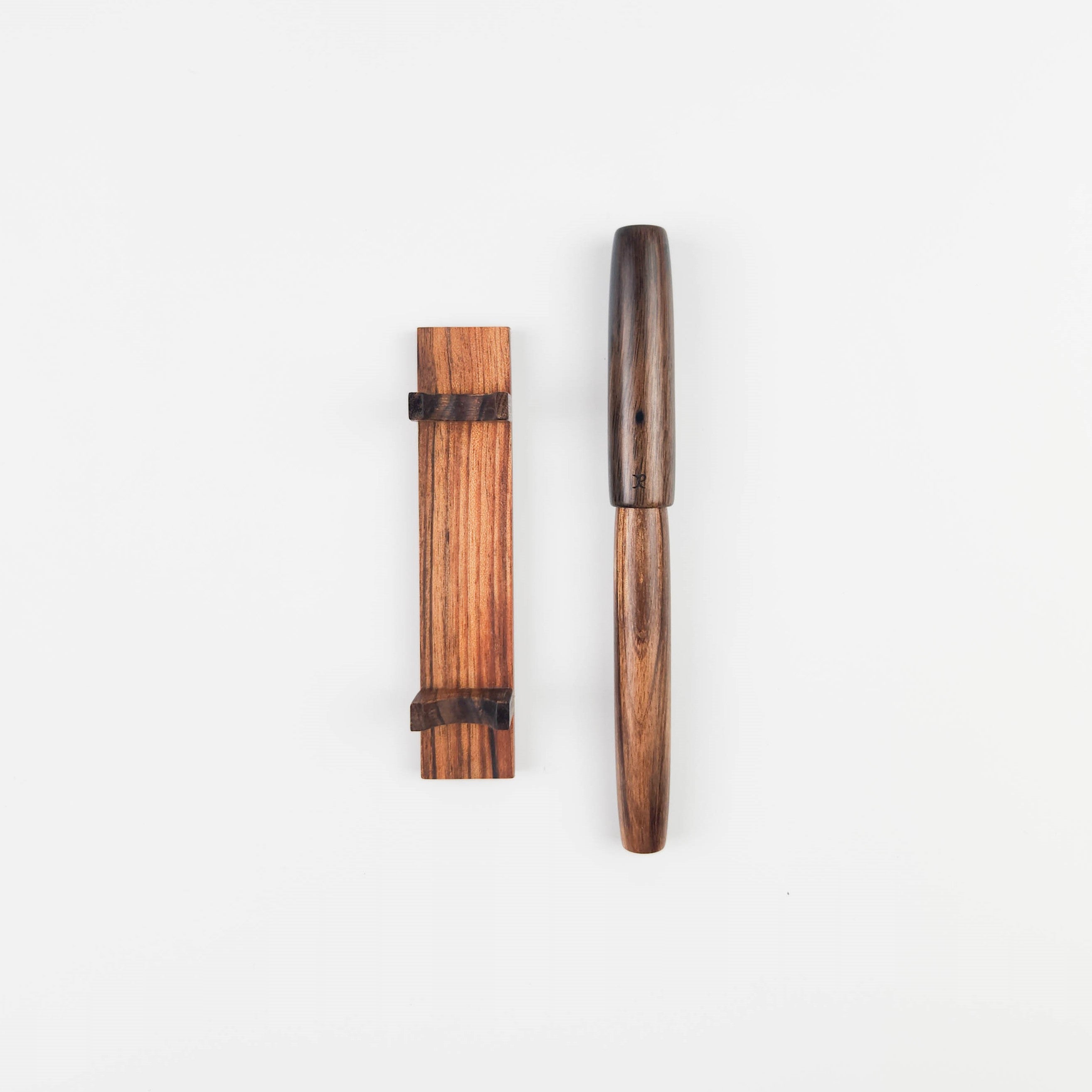 XZOTIC PENS Fountain Pen S071 IC & Stand