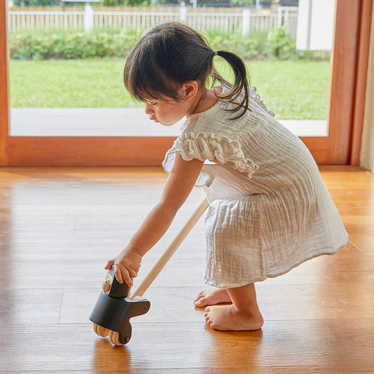 PLAN TOYS Climbing Gorilla