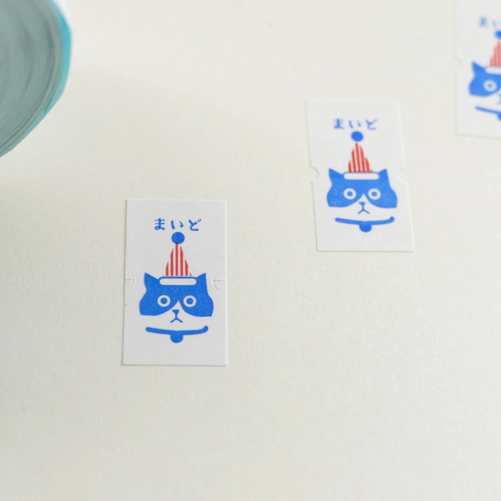 PANDA FACTORY Price Tag Labels “Maido!” Cat (Hi There! Cat) Full Roll (1000± pieces)
