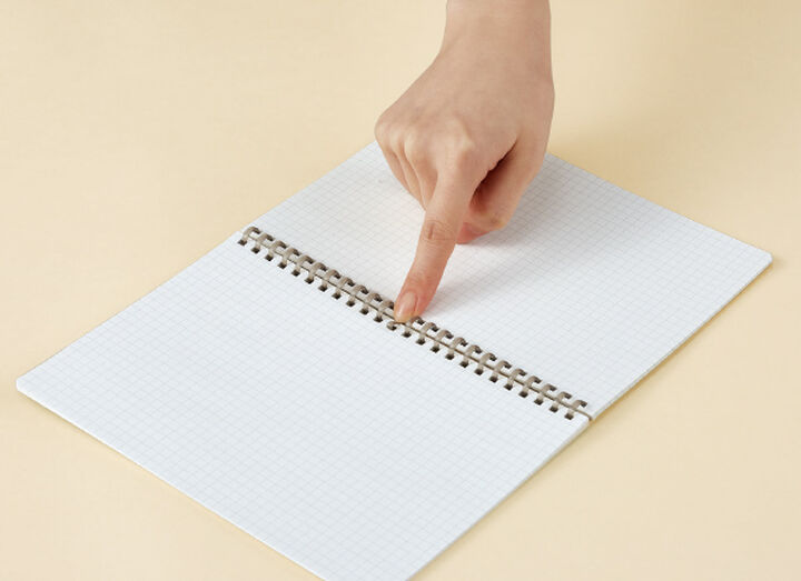 KOKUYO ME Soft Ring Notebook D-Shaped A5 5mm Grid Piman