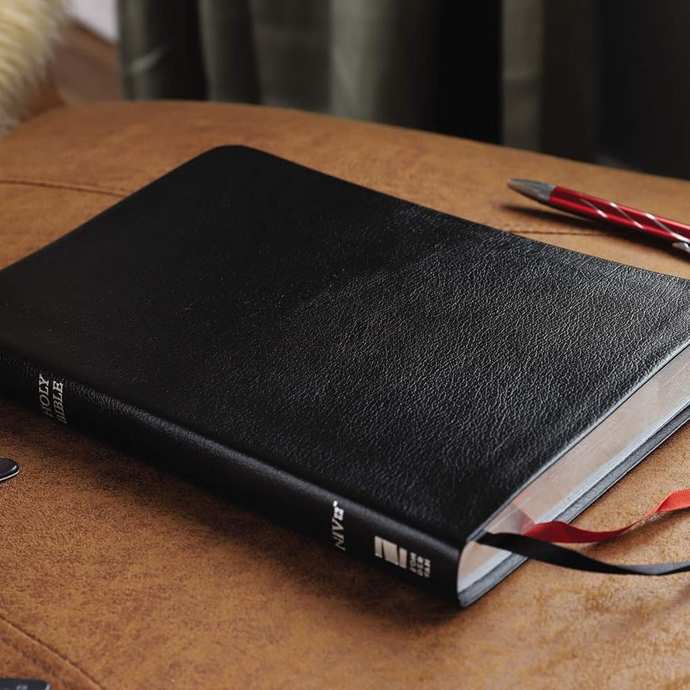 NIV - Thinline Bible, Large Print, Red Letter, Bonded Leather, Black