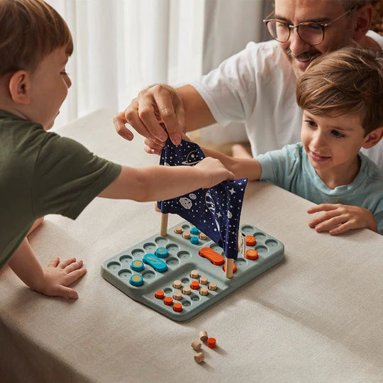 PLAN TOYS Guess My Planet